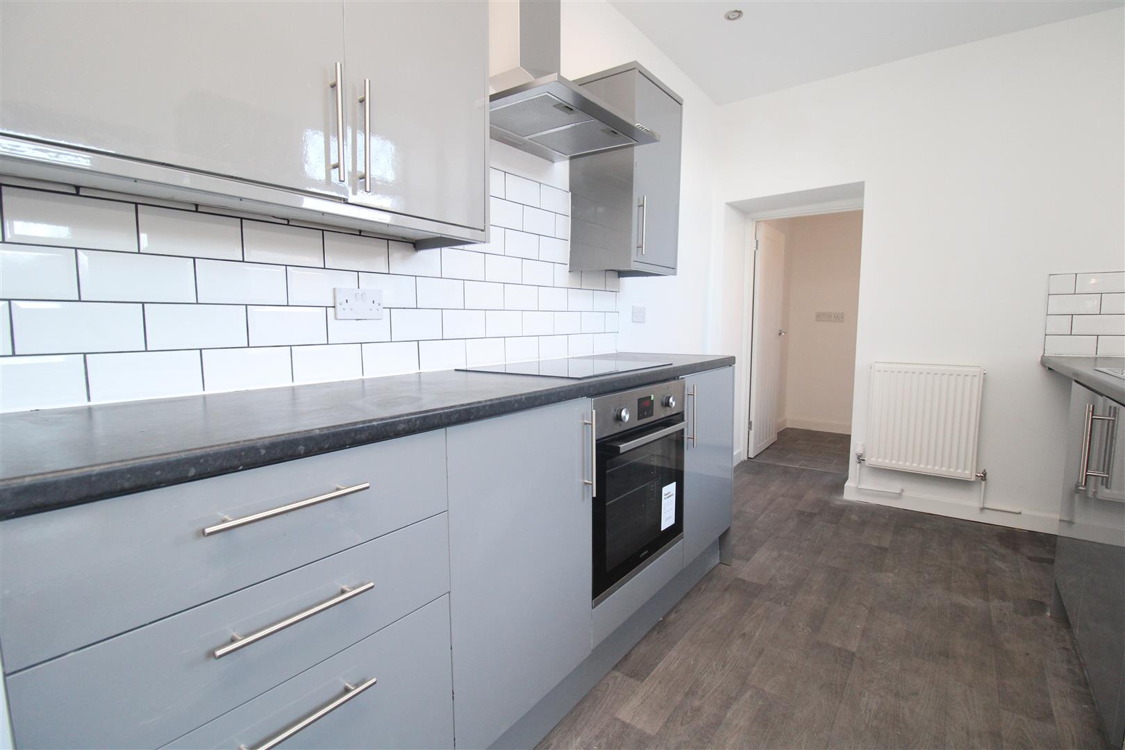 house - end terrace for rent howard street