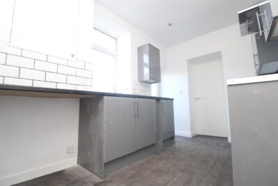 house - end terrace for rent howard street