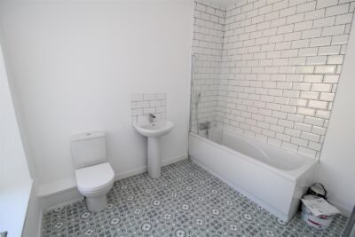 house - end terrace for rent howard street