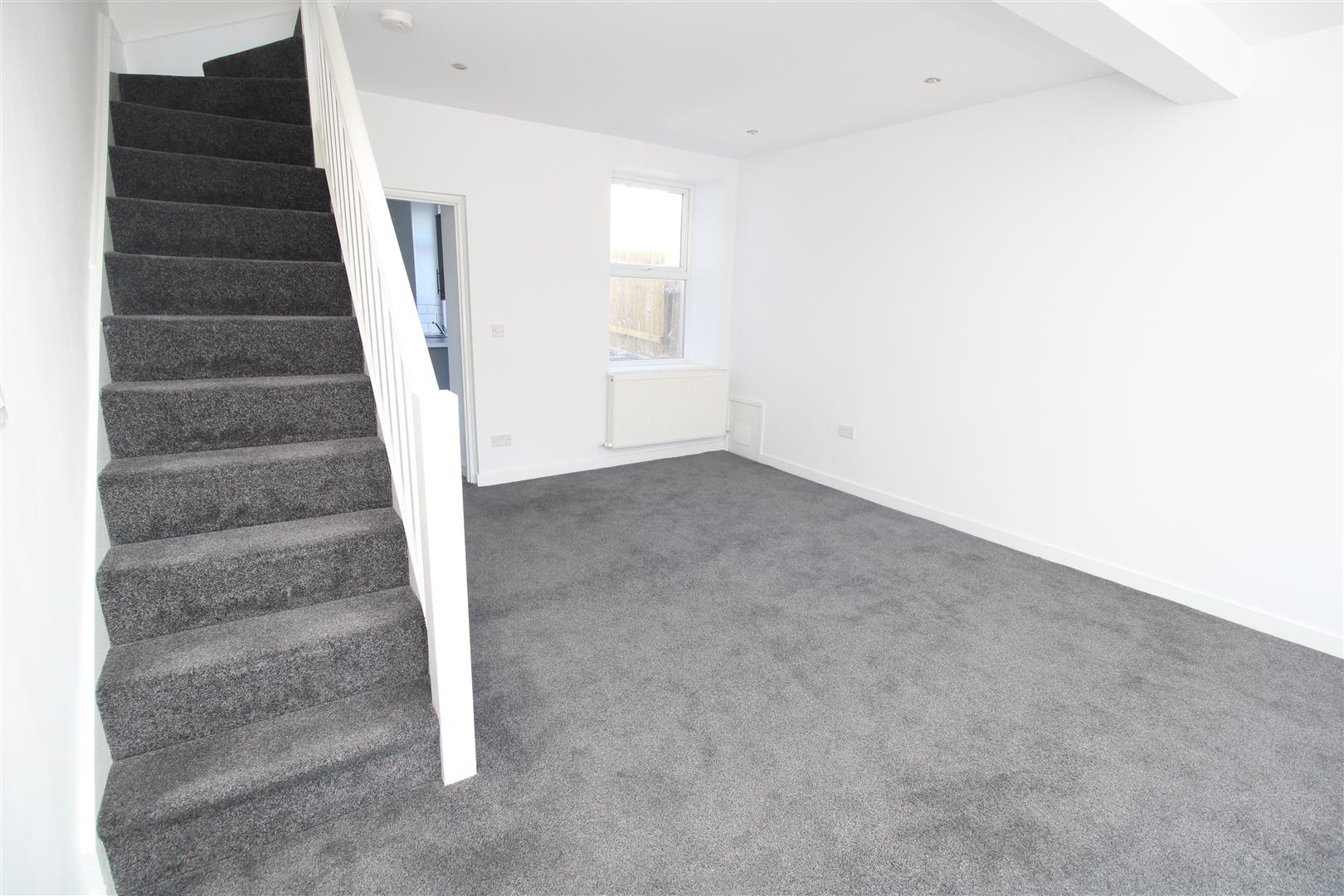 house - end terrace for rent howard street