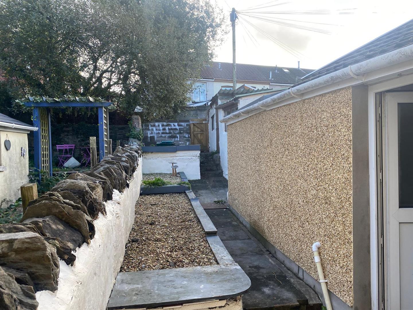 house - terraced for rent wern crescent
