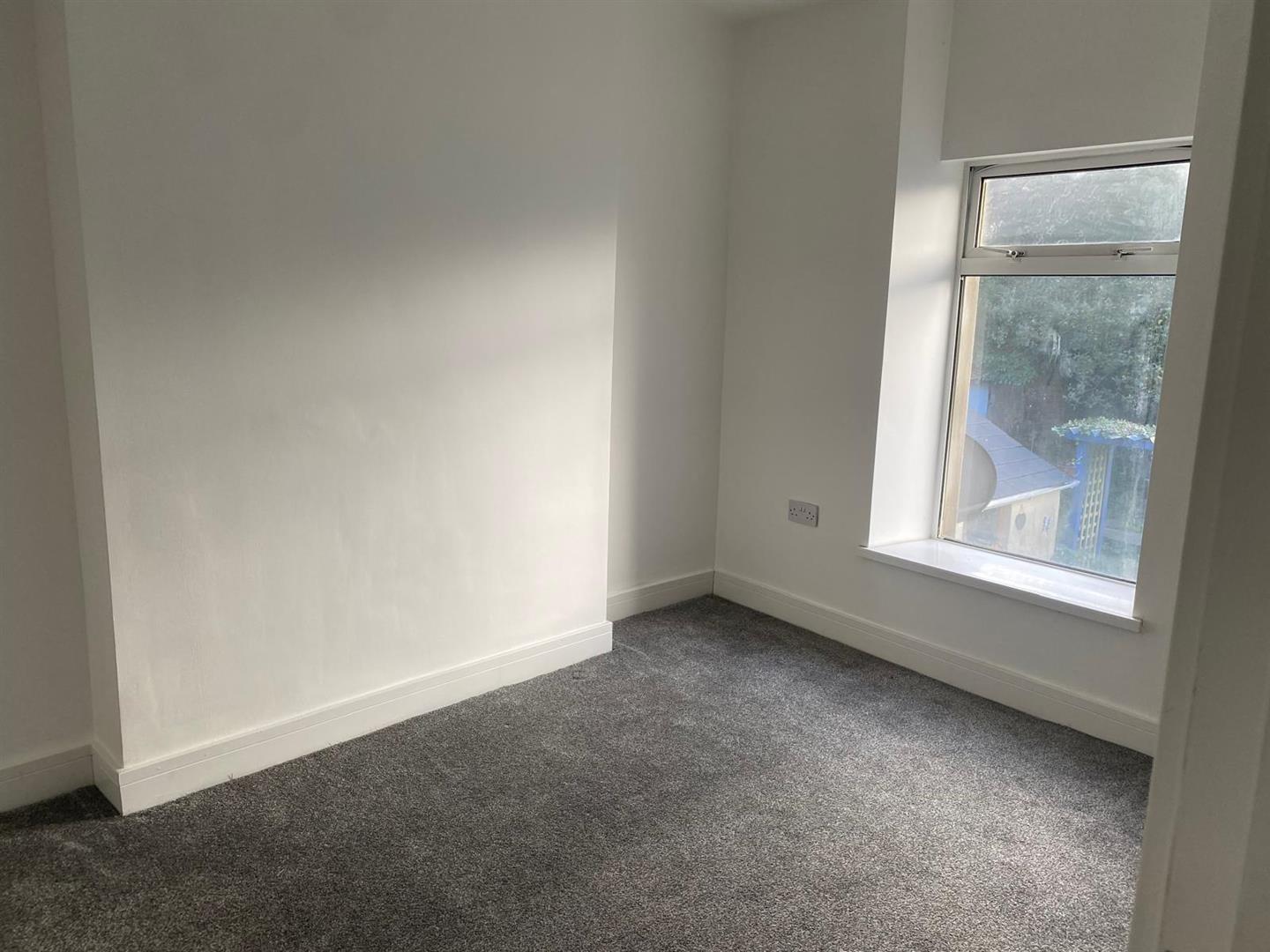 house - terraced for rent wern crescent