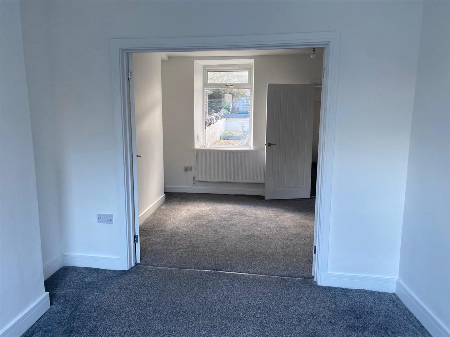 house - terraced for rent wern crescent