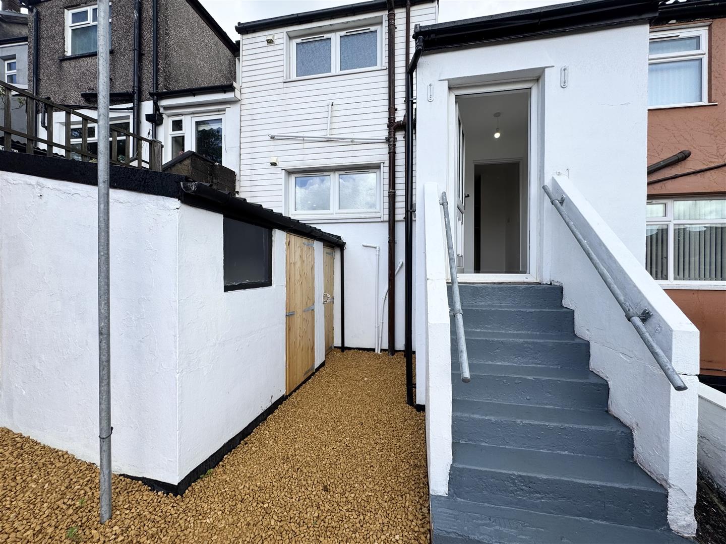 house - terraced for rent maesyffynon terrace